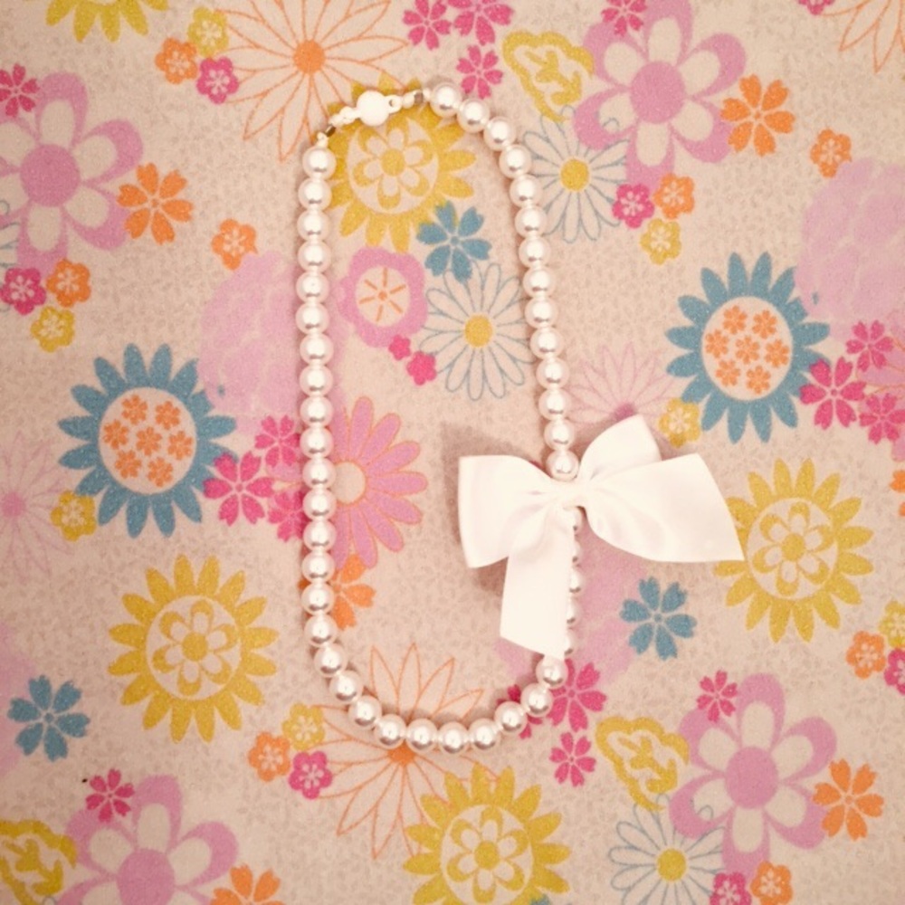Little girl pearl necklace